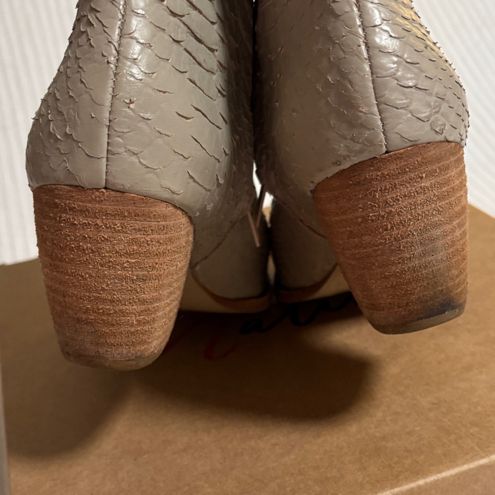 Matisse Textured Cream Heeled Boots - Picture 3 of 6